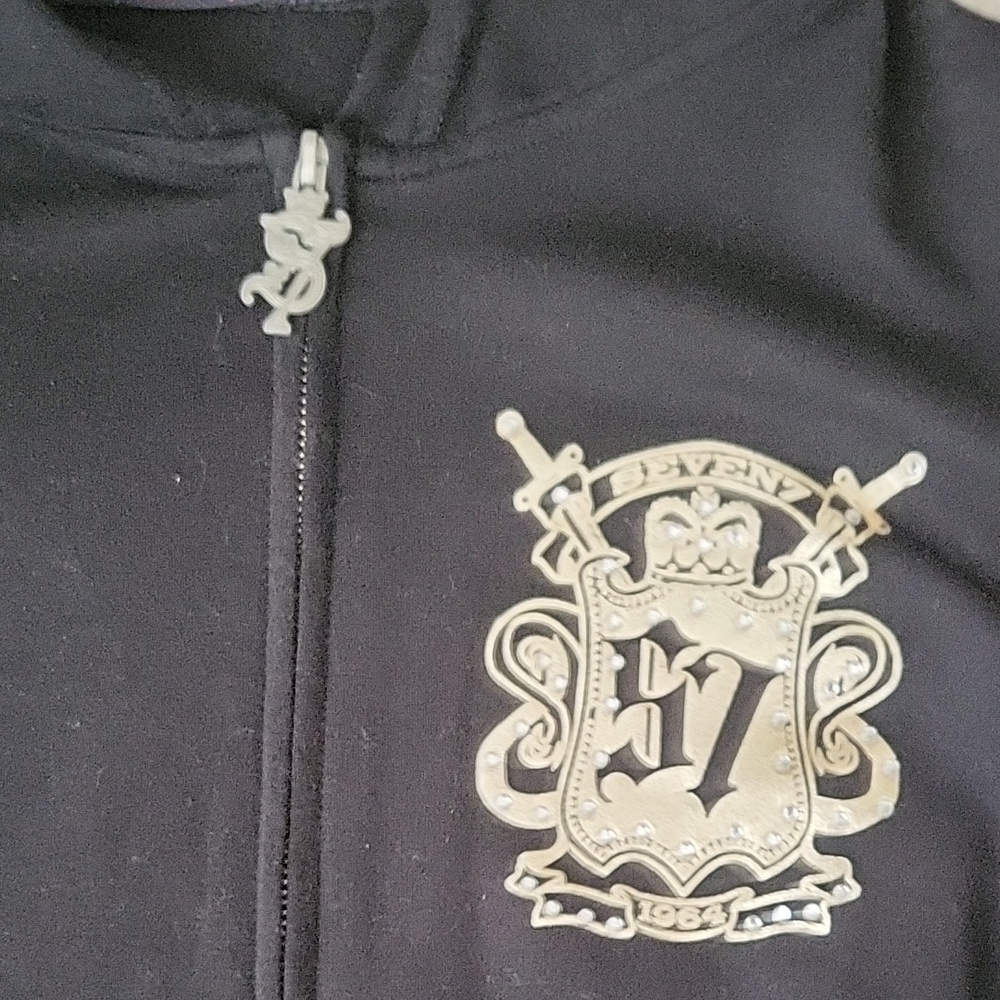Seven7 Black Outfit with Gold Crests - Picture 3 of 7